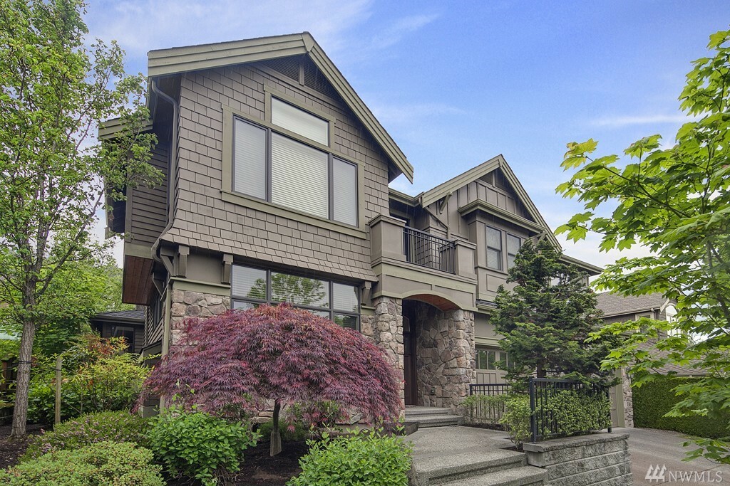 Property Photo:  605 Timber Creek Dr NW  WA 98027 