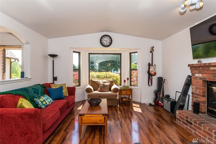 Property Photo:  415 164th Place SE  WA 98012 