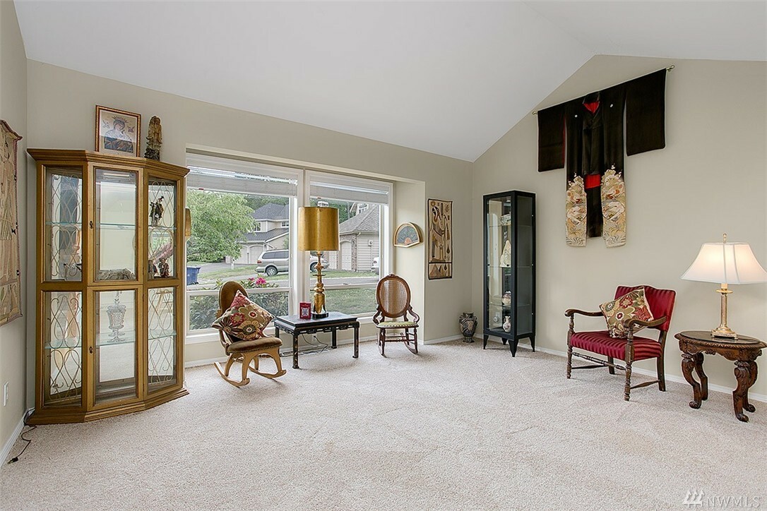 Property Photo: 12144 SE 74th Ct WA 98056