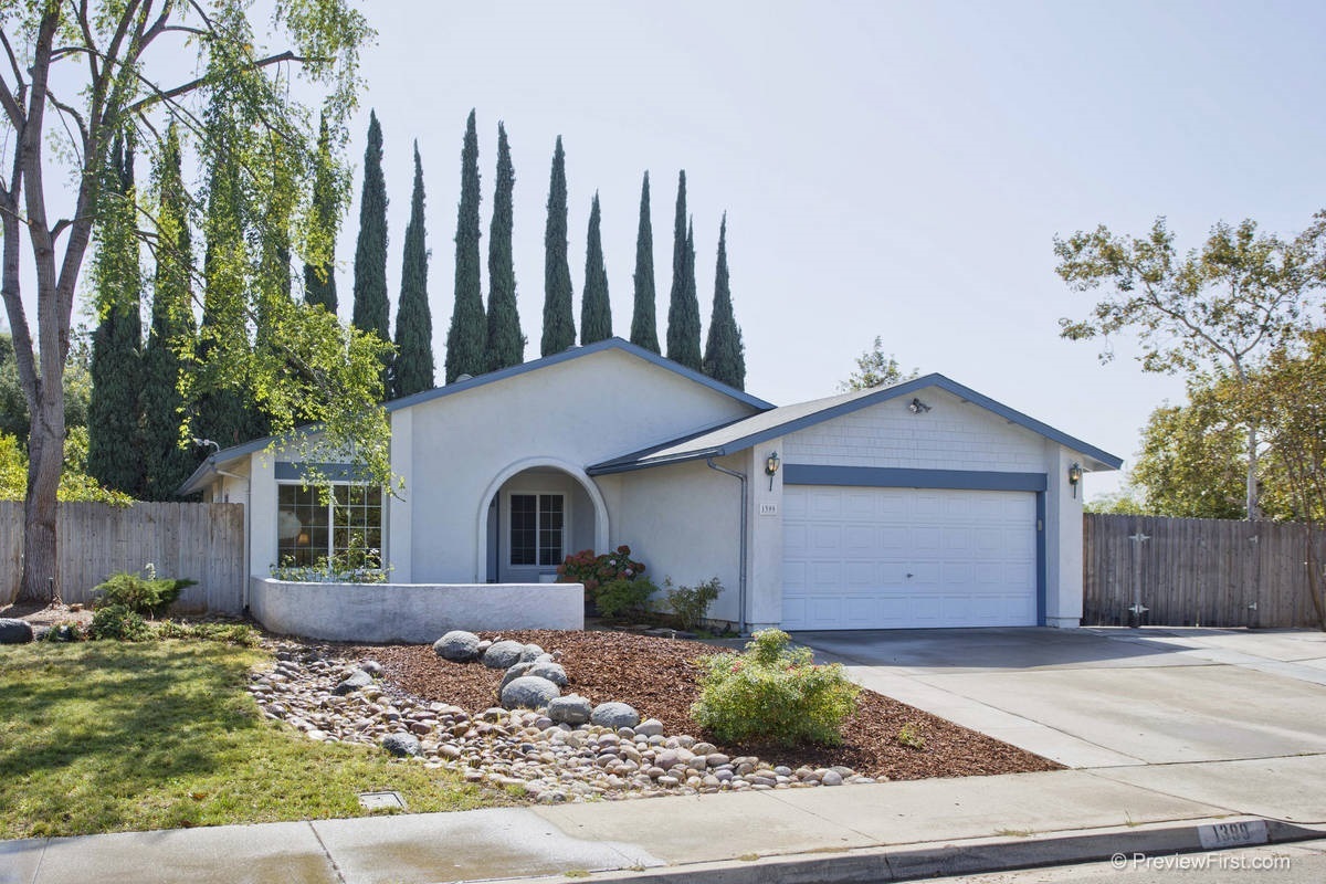 Property Photo:  1399 Stanley Way  CA 92027 