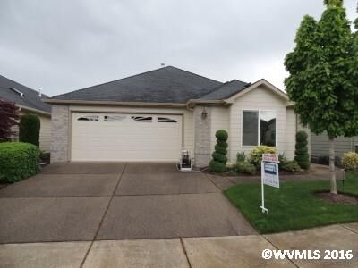 Property Photo: 724 SE St Andrews Ln OR 97338