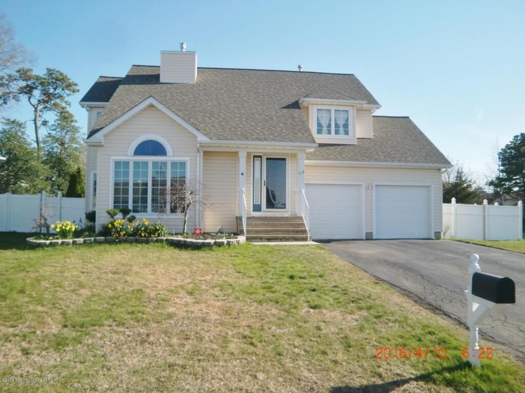 Property Photo:  119 Oneida Lake Drive  NJ 08087 