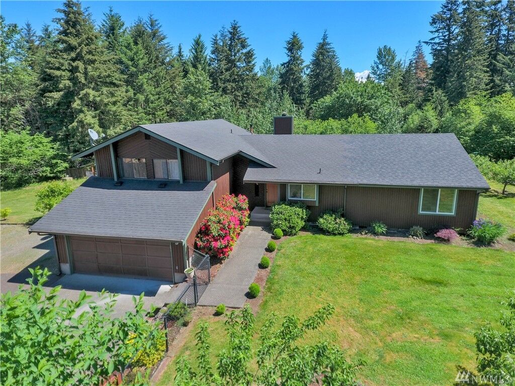 Property Photo:  6310 188th Ave E  WA 98391 