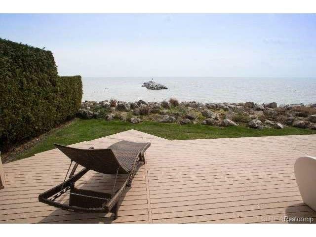 Property Photo:  26310 Harbour Pointe  MI 48045 