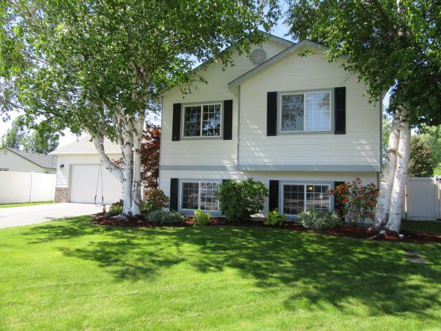 Property Photo:  1725 N McMillan Ln  WA 99016 