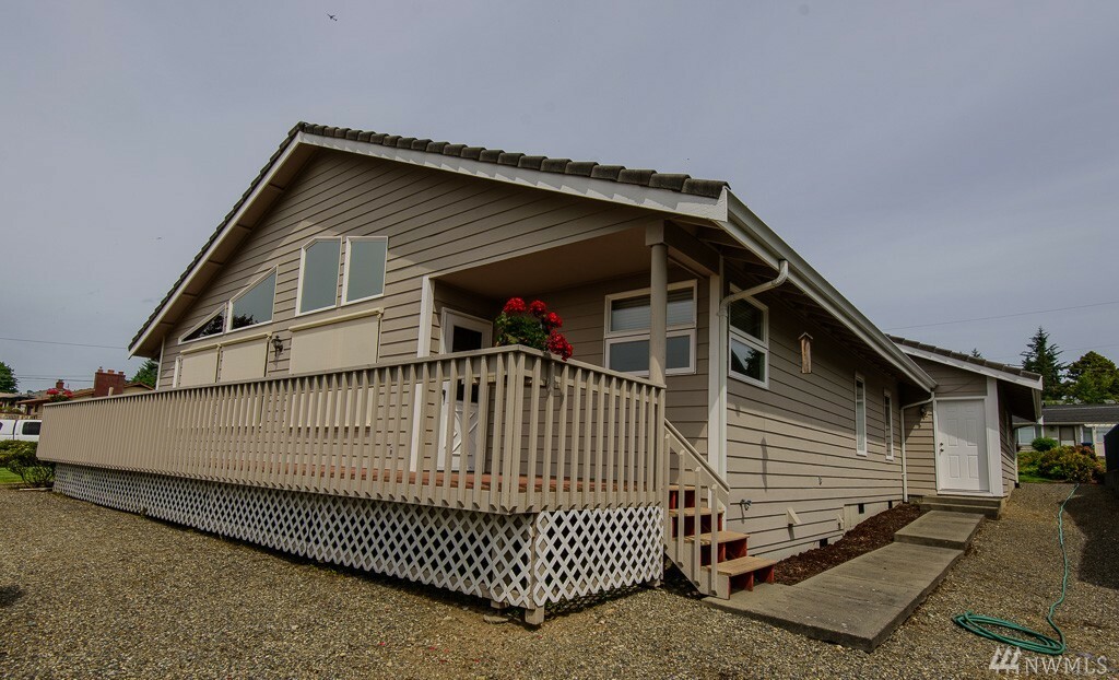 Property Photo:  1533 E 33rd St  WA 98310 