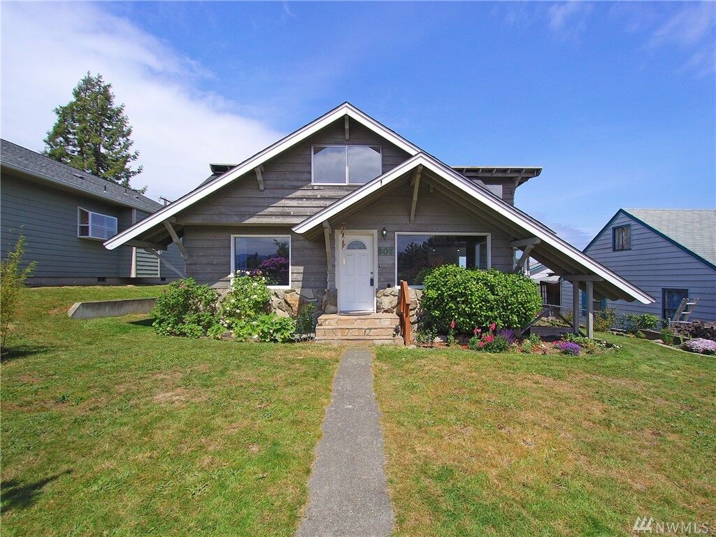 Property Photo:  805 W 8th St  WA 98362 