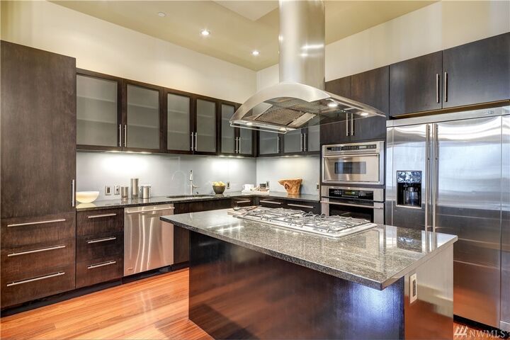 Property Photo:  900  Lenora Street 1204  WA 98121 