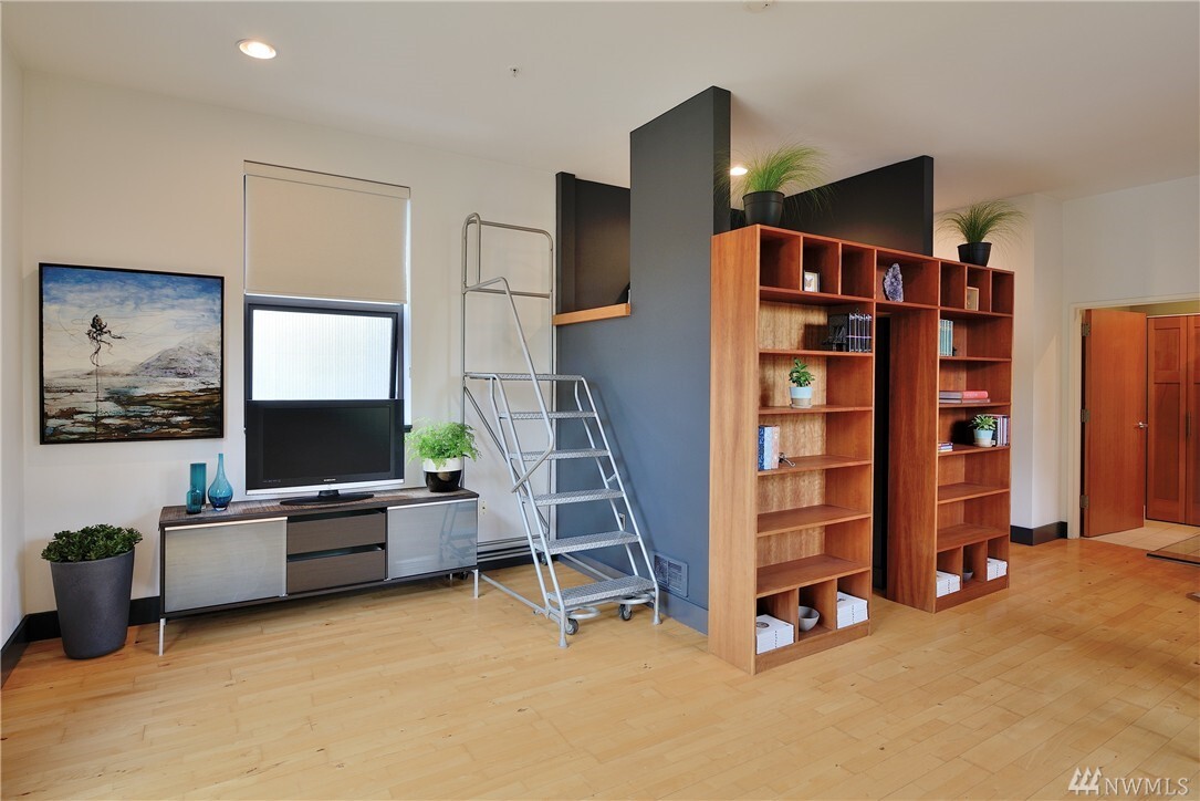 Property Photo:  615 E Pike Street 307  WA 98122 
