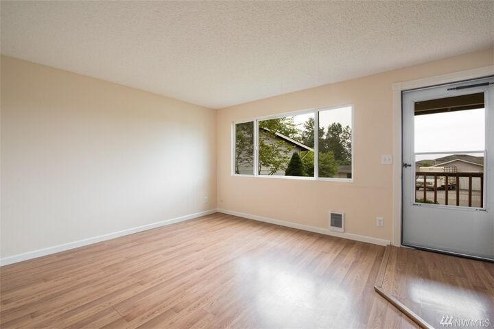 Property Photo: 923 87th Avenue NE WA 98258