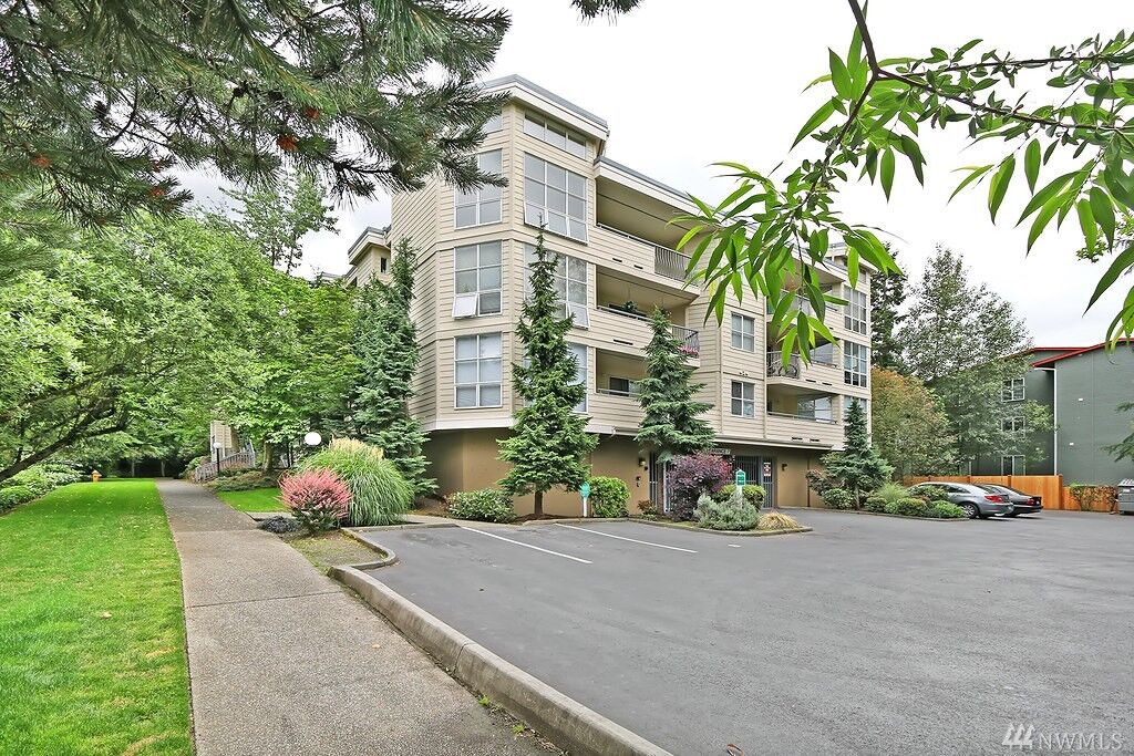 Property Photo:  424 102nd Ave SE 308  WA 98004 
