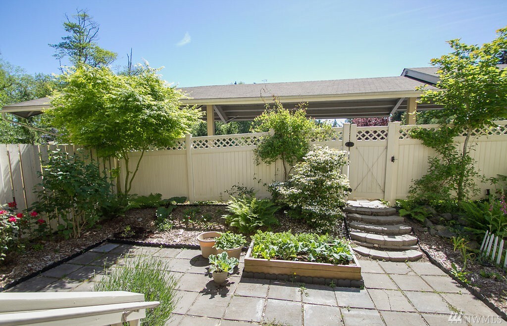 Property Photo:  7761 Beacon Place NE 105  WA 98311 