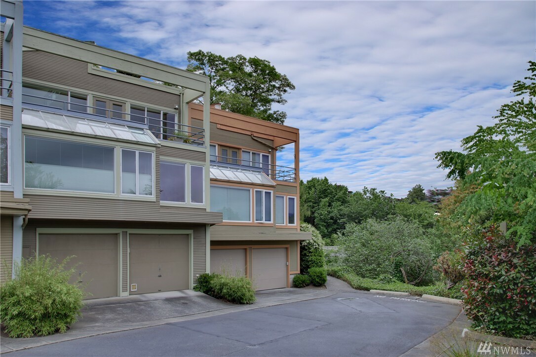 Property Photo:  101 NW 58th St 10  WA 98107 