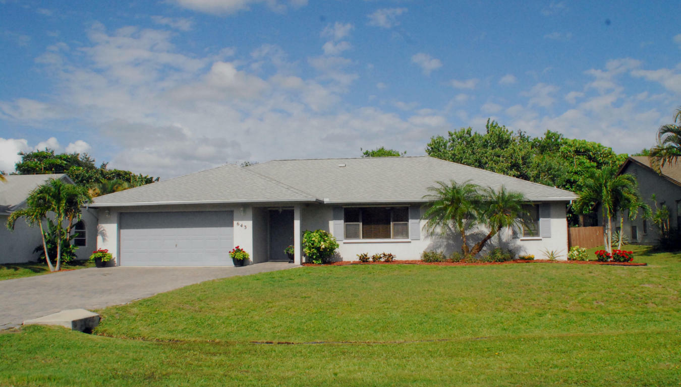 Property Photo:  643 SE Forgal Street  FL 34983 