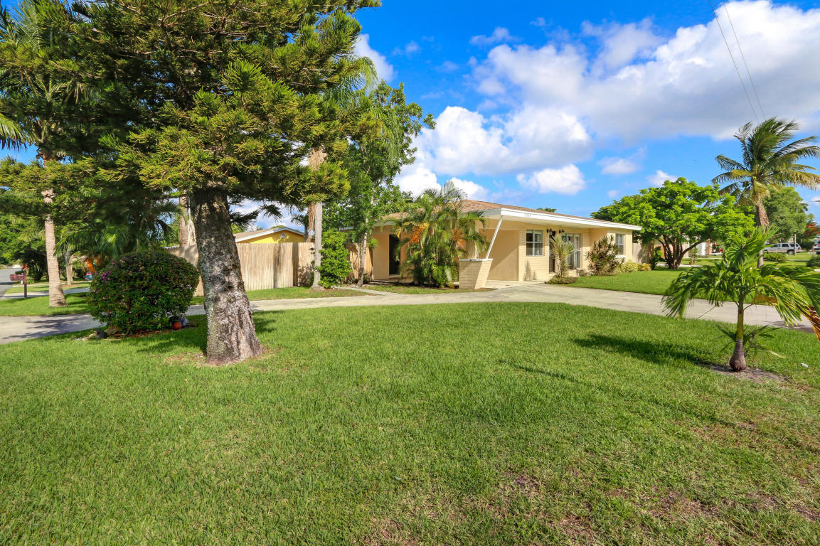 Property Photo: 3504 SE 2nd Street FL 33435