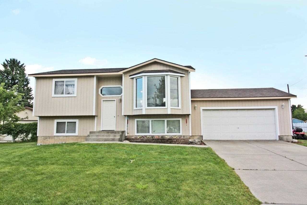 Property Photo: 11908 E Railroad Ave WA 99206