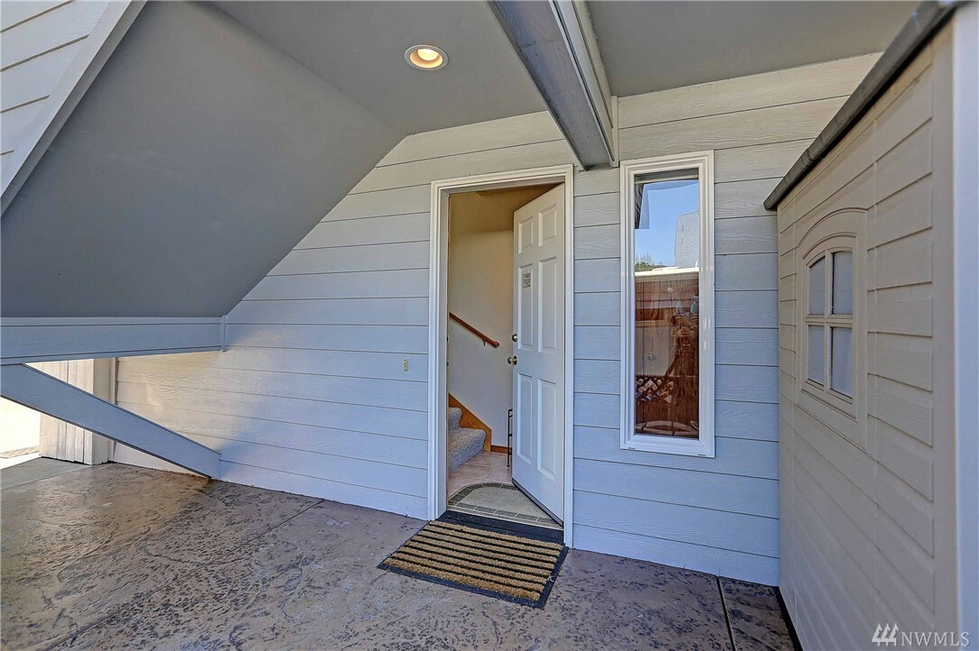 Property Photo: 14210 Evergreen Wy WA 98292