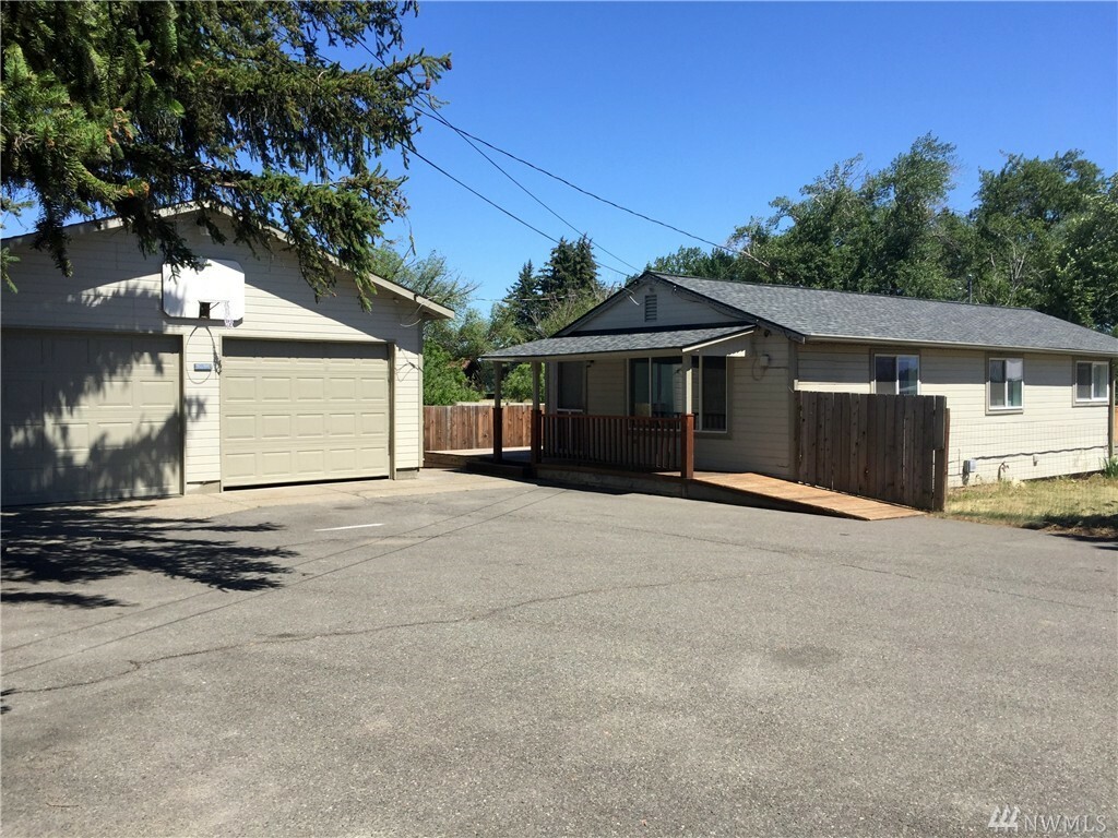 Property Photo:  701 S Thorp Hwy  WA 98926 