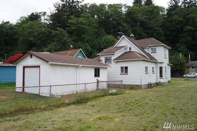Property Photo:  2106 Cherry St  WA 98550 