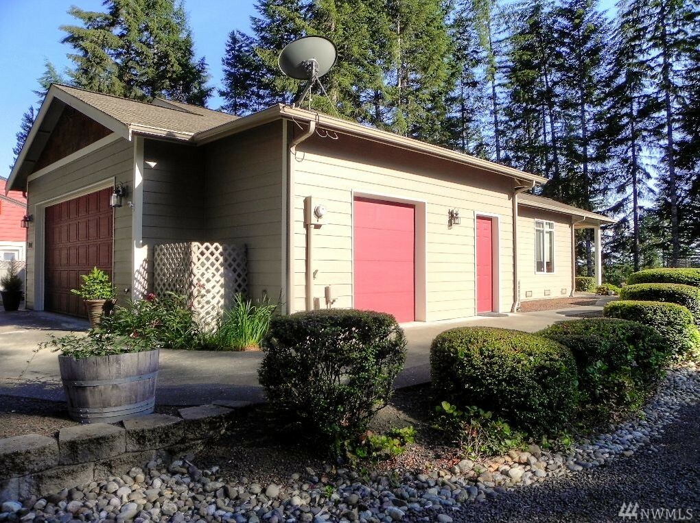 Property Photo:  1041 E Vine Maple Lane  WA 98592 