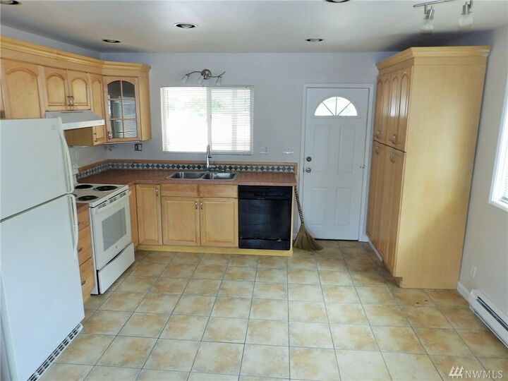 Property Photo: 2512 NE 7th St WA 98056