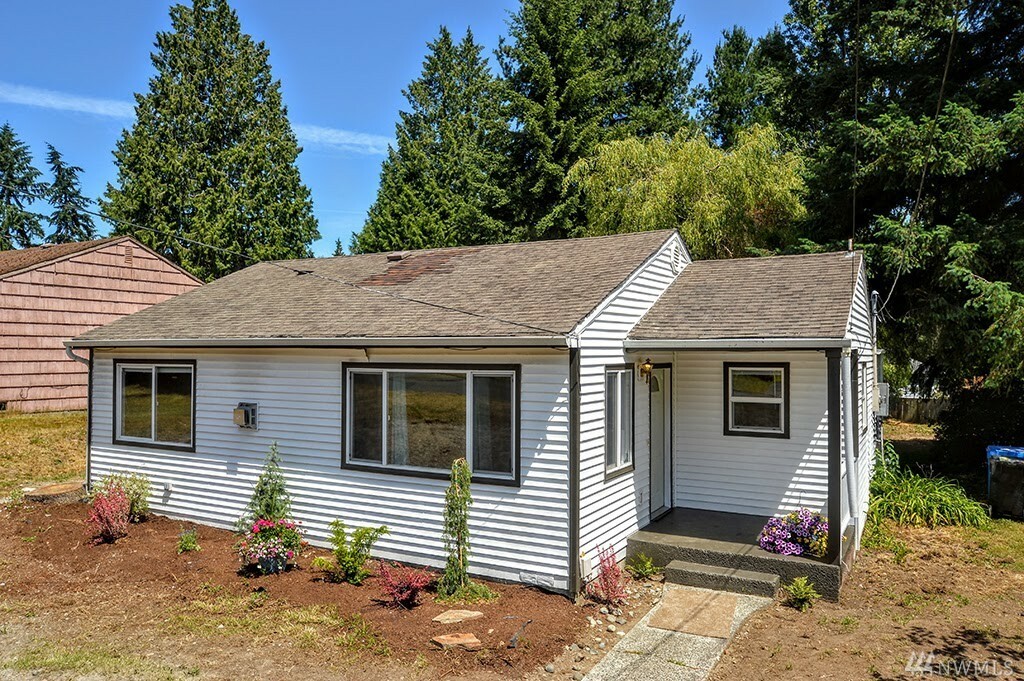 Property Photo:  16334 27th Ave NE  WA 98155 