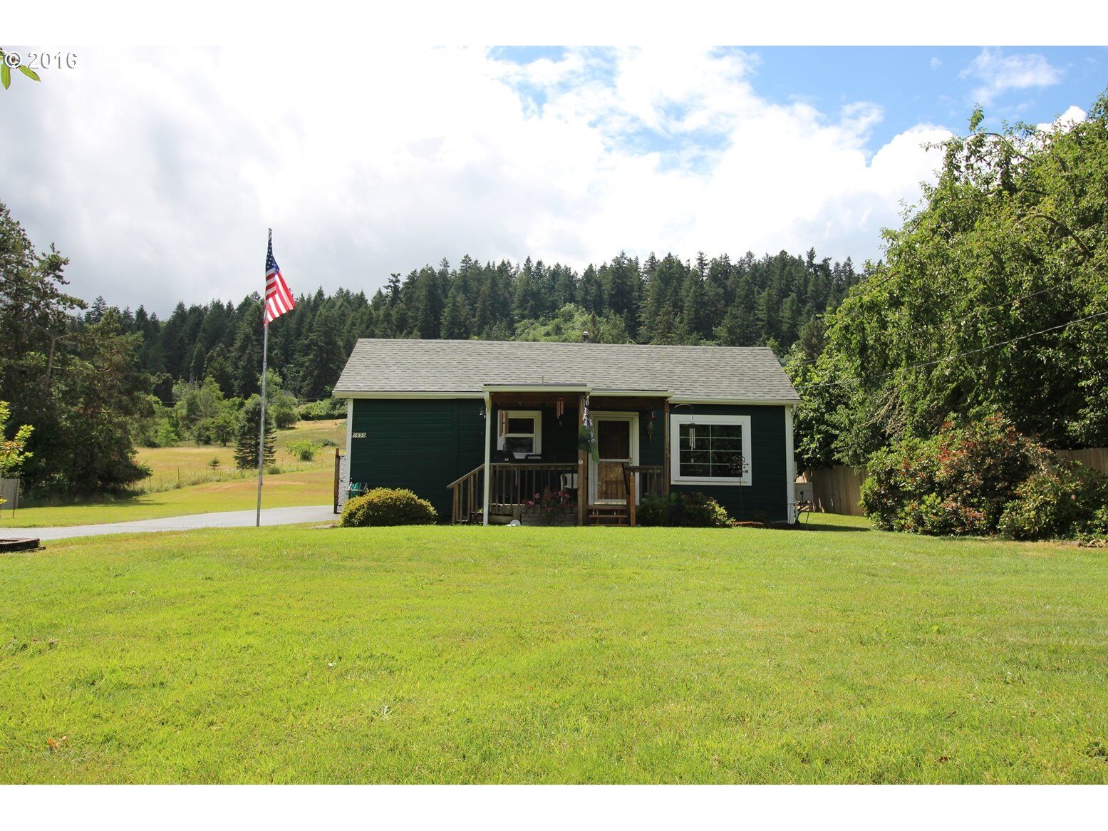 Property Photo:  2650 Riverview St  OR 97403 