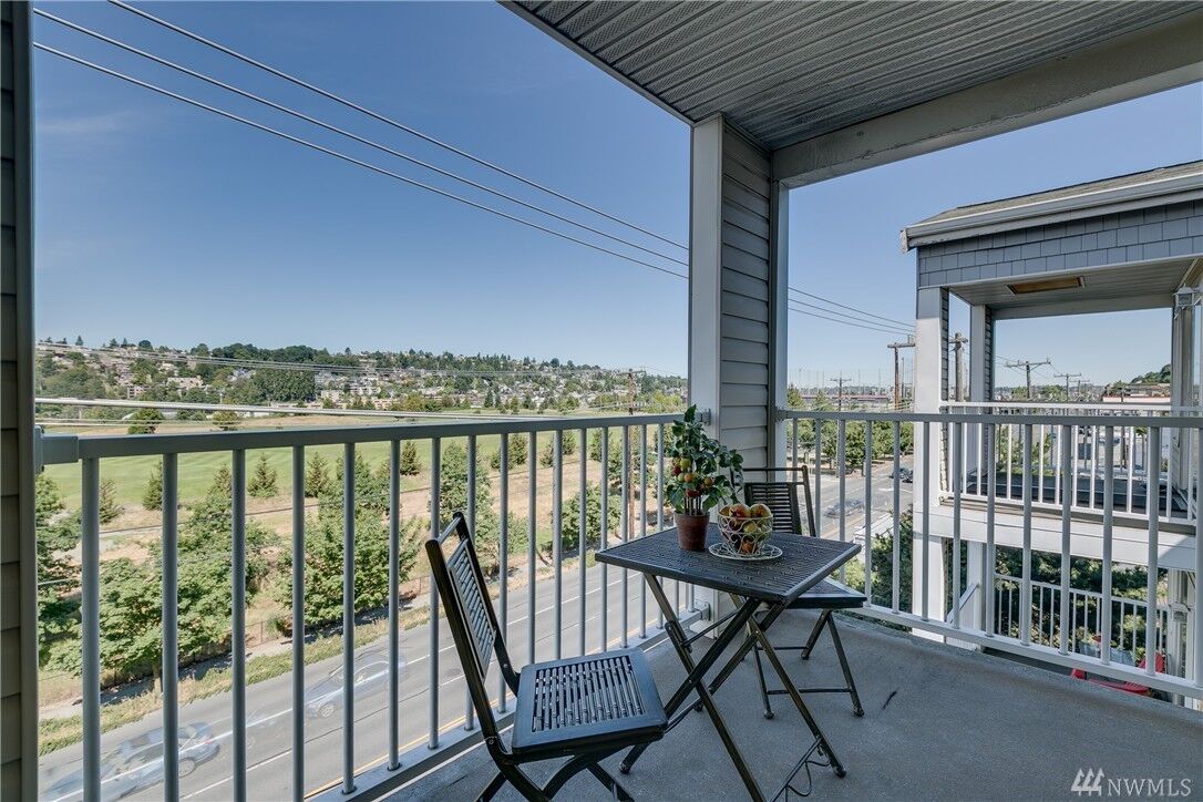 Property Photo: 2530 15th Avenue W 508 WA 98119