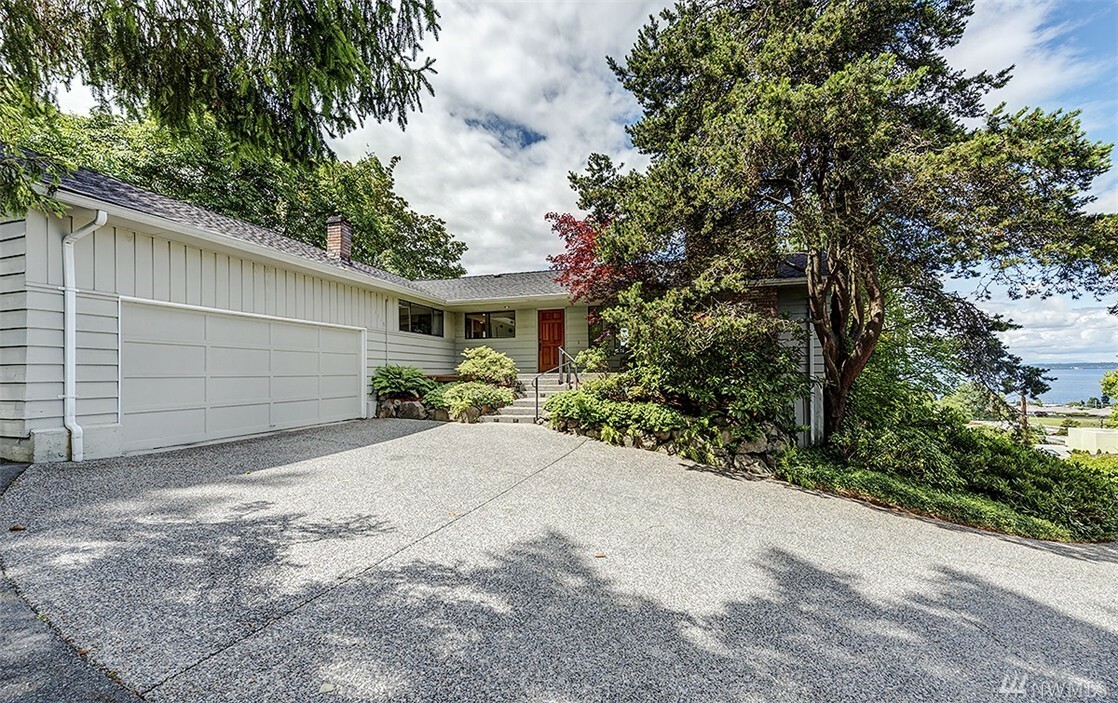 Property Photo:  1118 Olympic Ave  WA 98020 