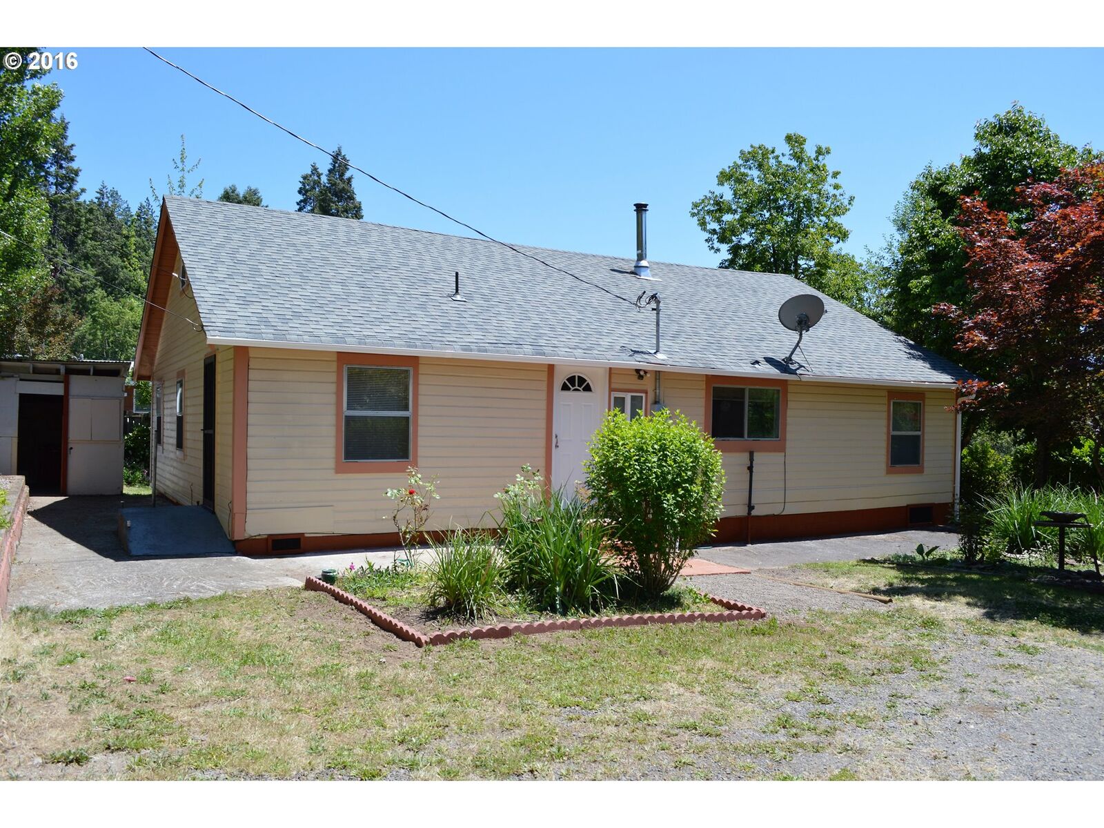 Property Photo: 48555 E 1st St OR 97463