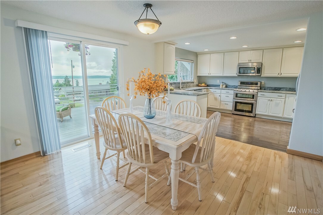 Property Photo: 29864 11th Ave SW WA 98023