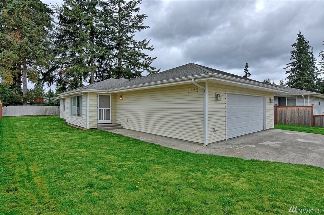 Property Photo:  5945 Grove St  WA 98270 