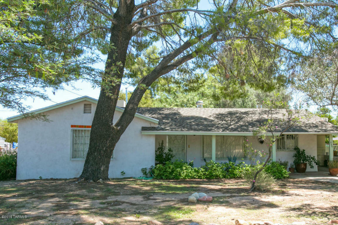Property Photo: 944 N Bryant Avenue AZ 85711