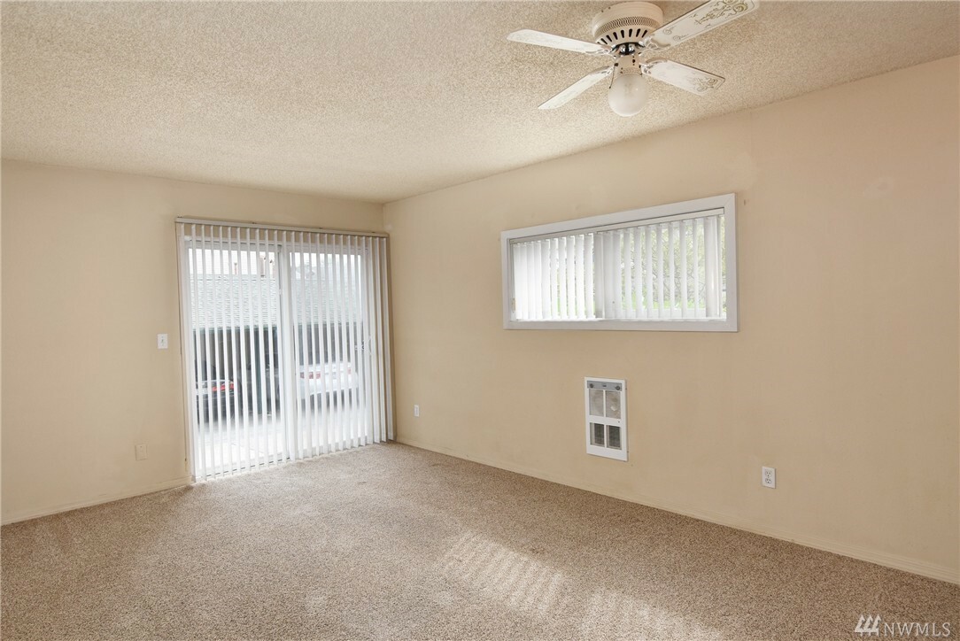 Property Photo:  17431 Ambaum Blvd S D2  WA 98148 