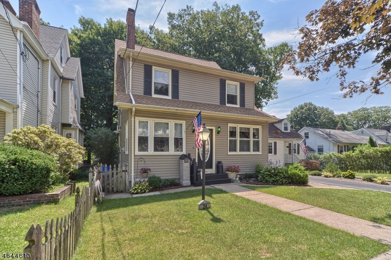 Property Photo:  24 Hillside Ave  NJ 07052 