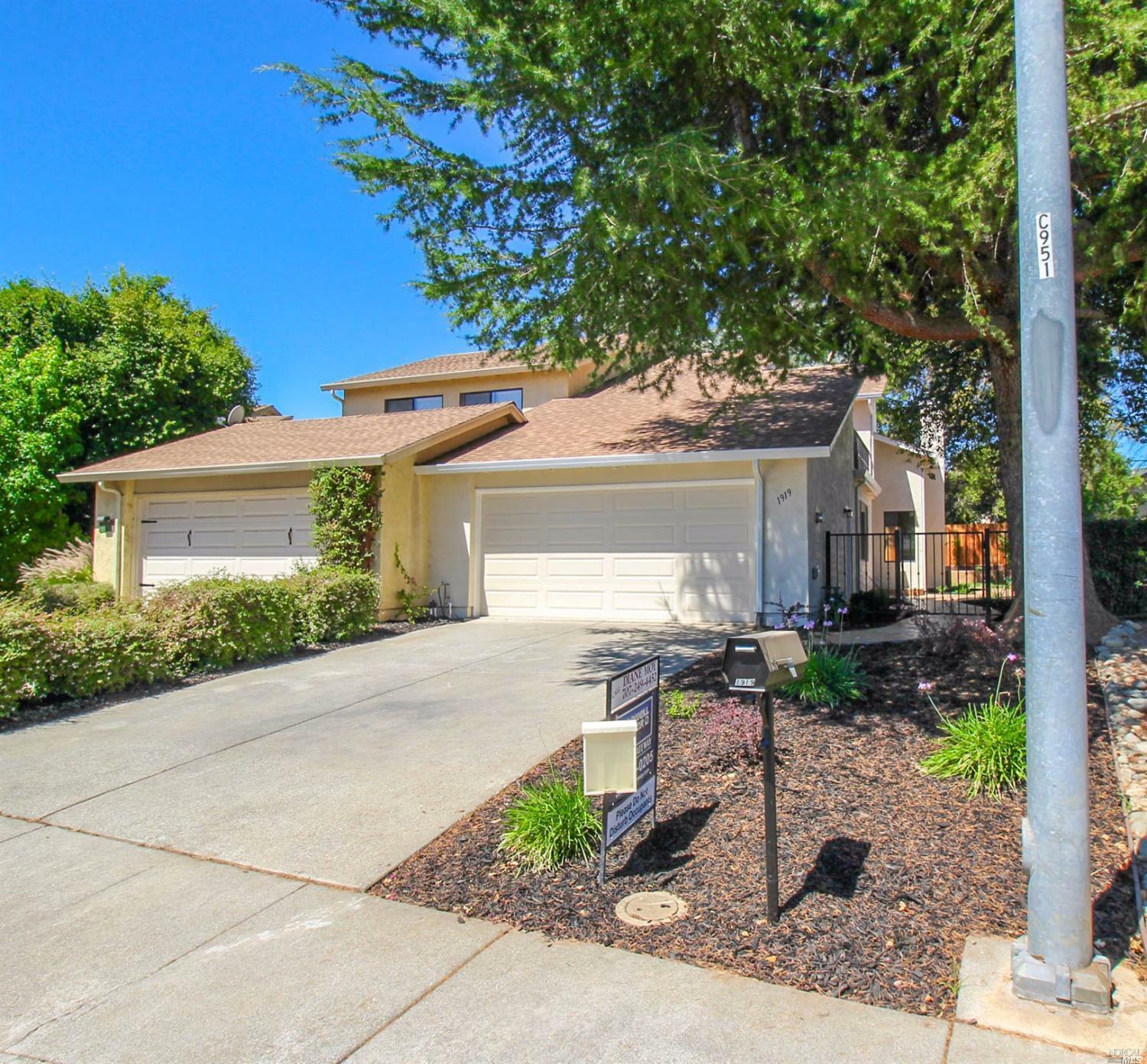 Property Photo:  1919 Larchmont Circle  CA 94534 