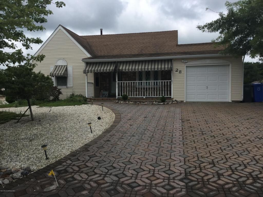 Property Photo:  28 Aspen Lane  NJ 08050 