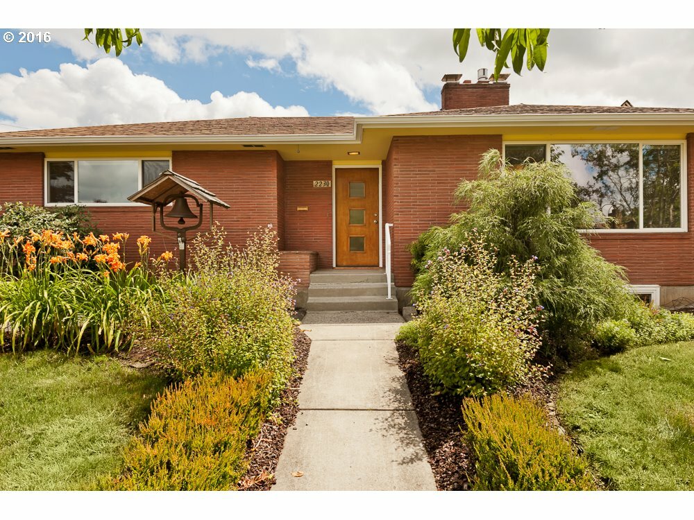 Property Photo: 2230 SE 102nd Ave OR 97216