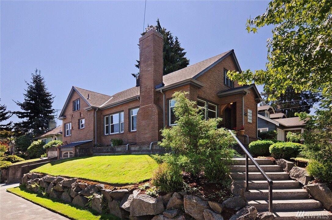 Property Photo: 2516 24th Ave E WA 98112