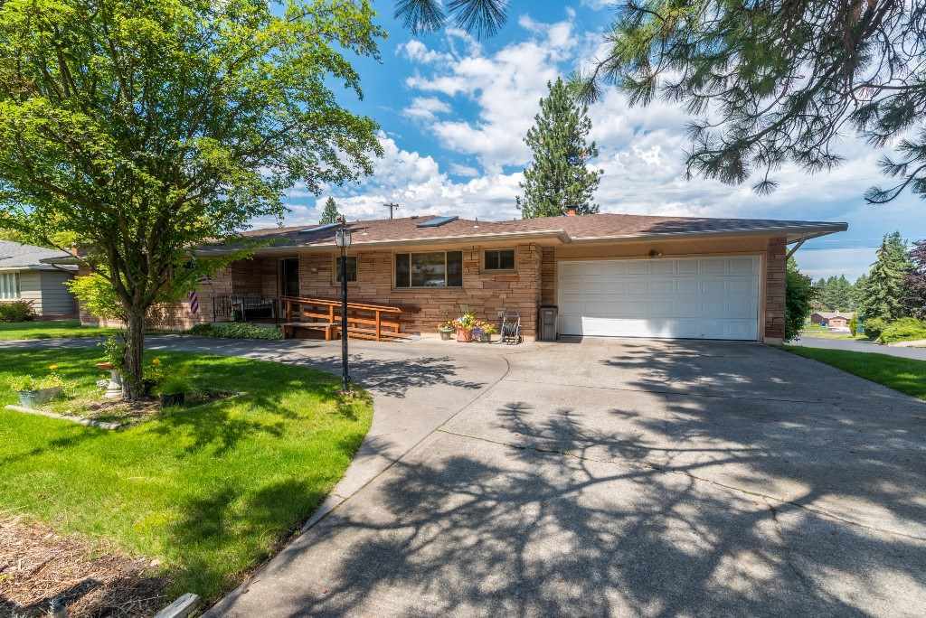 Property Photo:  422 W Cascade Way  WA 99208 