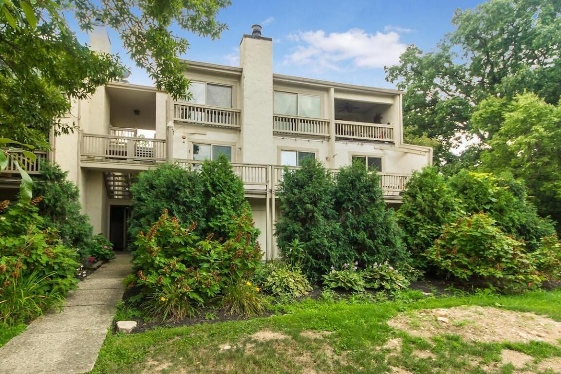 Property Photo: 1212 Lake Shore Drive OH 43204