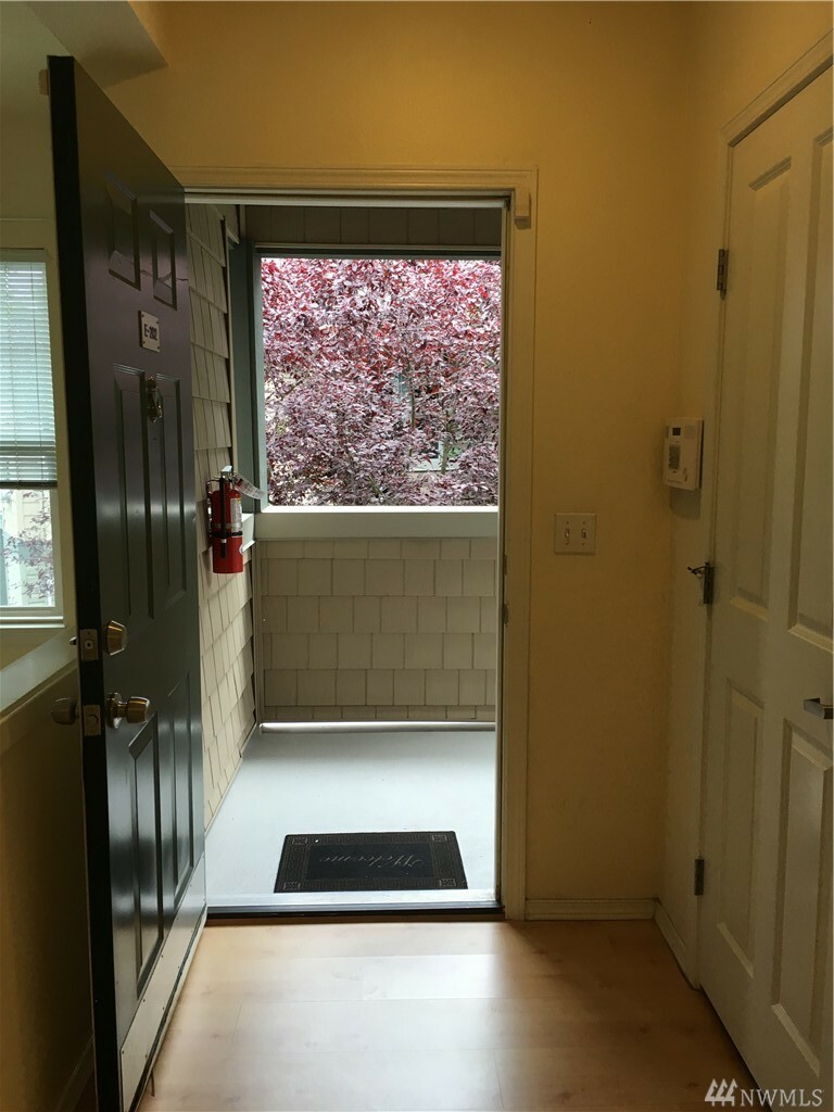 Property Photo: 1500 S 18th St E202 WA 98055