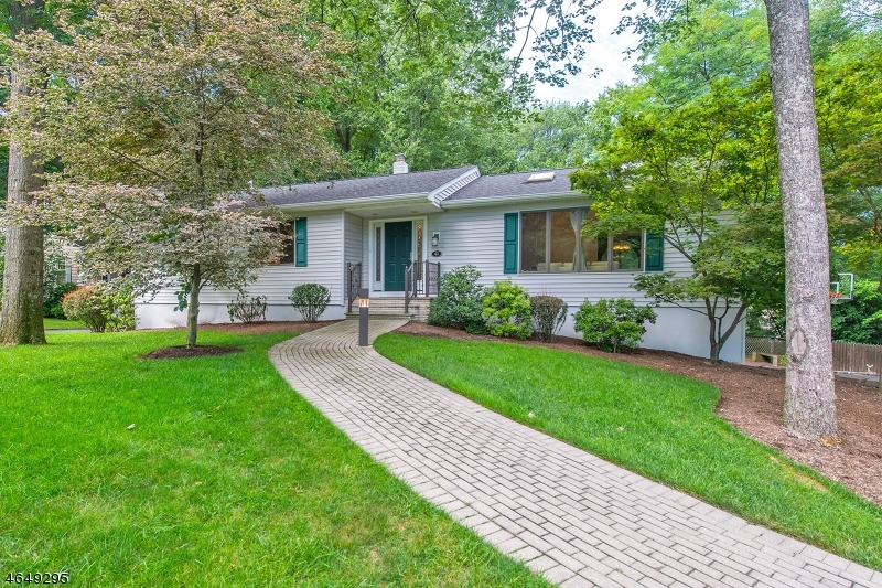 Property Photo:  43 Stonewyck Dr  NJ 07928 