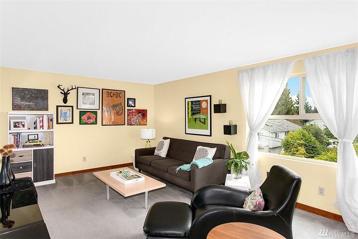Property Photo: 10106 Greenwood Ave N 301 WA 98133