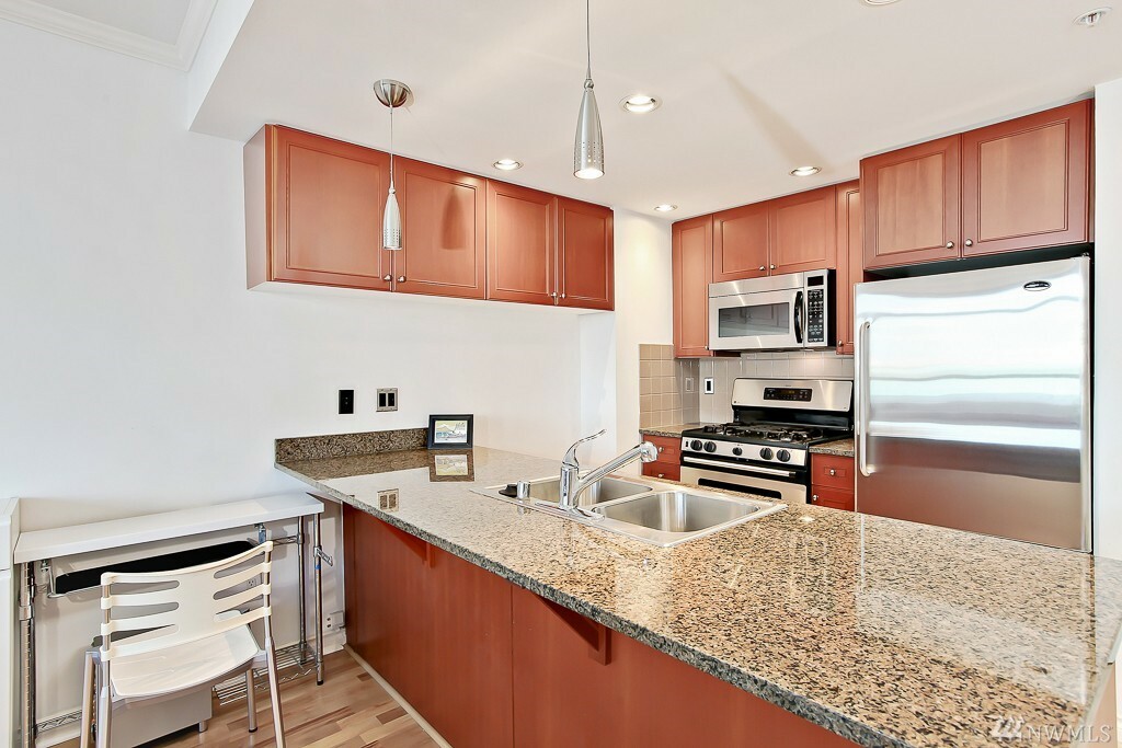 Property Photo:  1420 Terry Ave 802  WA 98101 