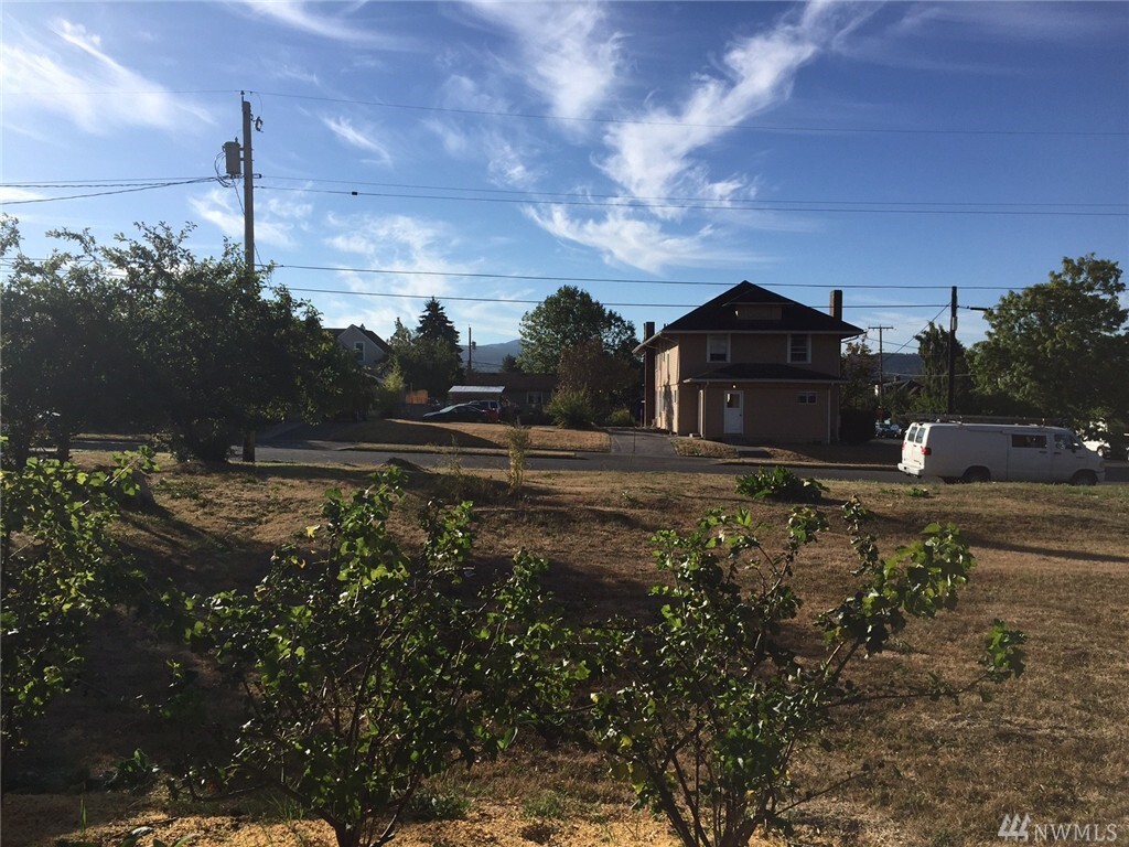Property Photo: 2200 Broadway St WA 98225
