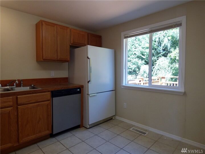 Property Photo:  12604 SE 216th St  WA 98031 