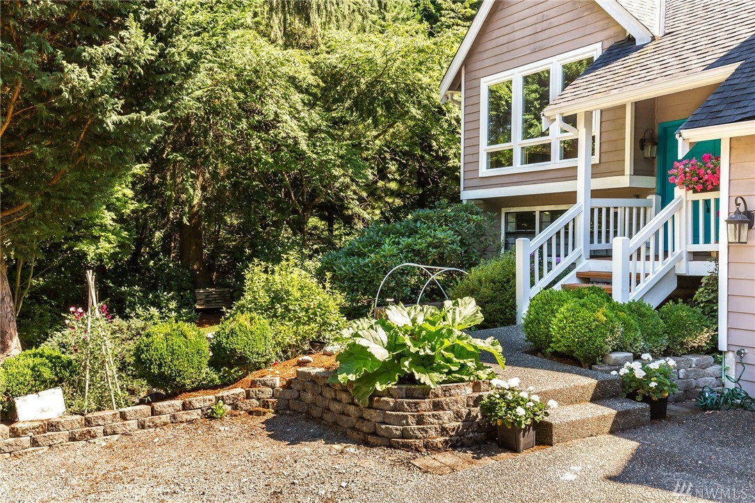 Property Photo: 21711 Echo Lake Rd WA 98296