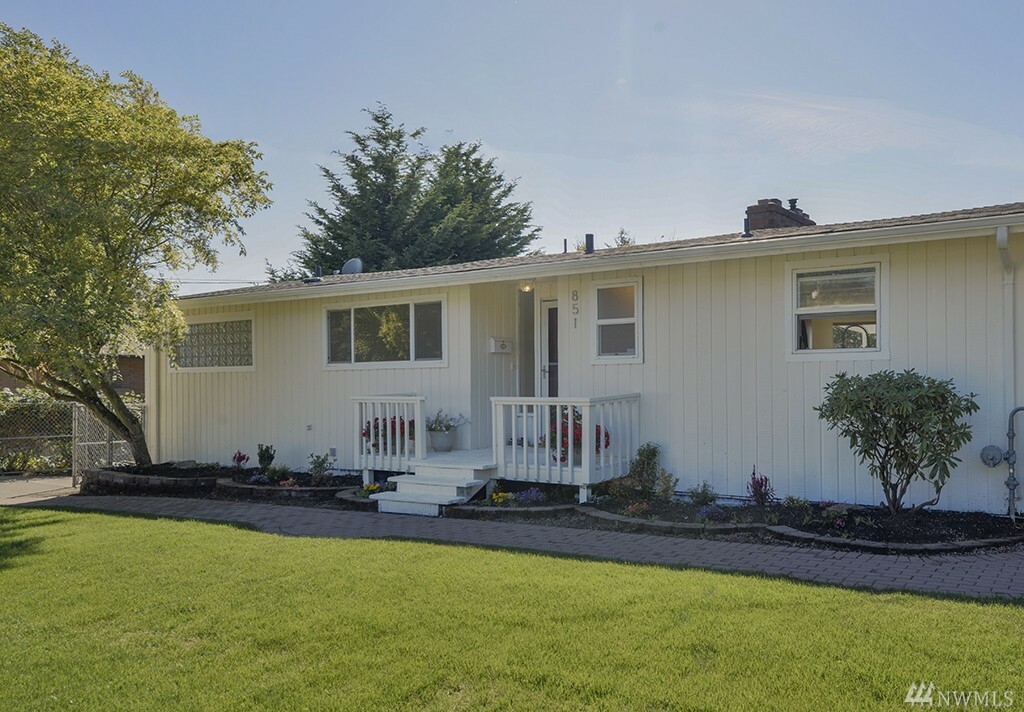 Property Photo: 851 Jefferson Ave NE WA 98056