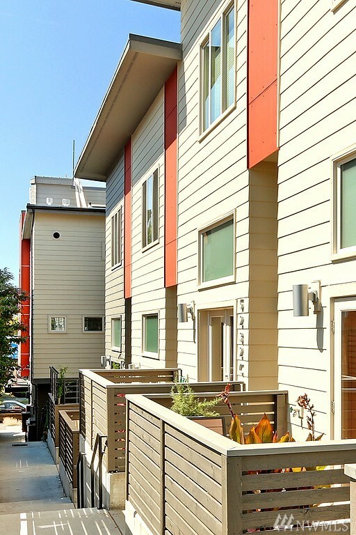 Property Photo:  5232 California Ave SW C  WA 98136 